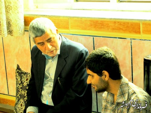 بازدید فرماندار آزادشهر از نابینایان به مناسبت روز جهانی عصای سفید