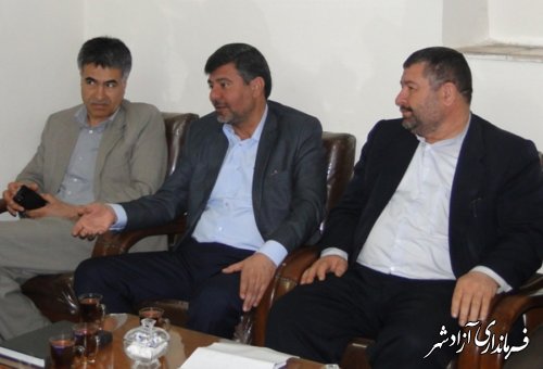 تشکیل جلسه در  خصوص مشکلات اراضی شیب دار با حضور فرماندار شهرستان آزادشهر
