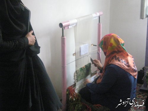 بازدید از کارگاه قالیبافی به مناسبت روز ملی عفاف و حجاب