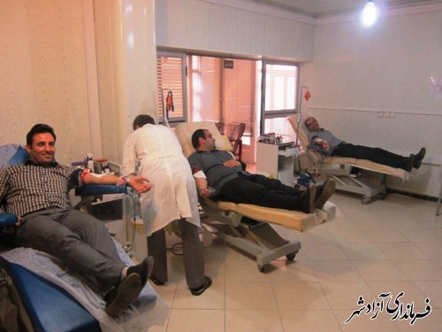 اهدای خون توسط ریاست وکارکنان مرکز فنی و حرفه ای شهرستان آزادشهر