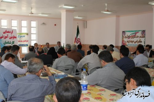 گردهمایی معاونین آموزش ابتدایی،کارشناسان آموزش ابتدایی و تکنولوژی آموزش و پرورش های استان در شهرستان آزادشهر