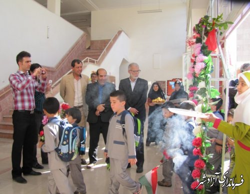 جشن شکوفه ها در مدارس ابتدایی شهرستان ازادشهر