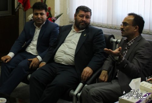 نشست صمیمی حیدری نژادمدیر  کل تامین اجتماعی استان با فرماندار آزادشهر