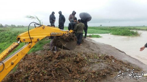 بازدید کارشناس بخشداری مرکزی آزادشهر از روستای سیل زده مرزبن