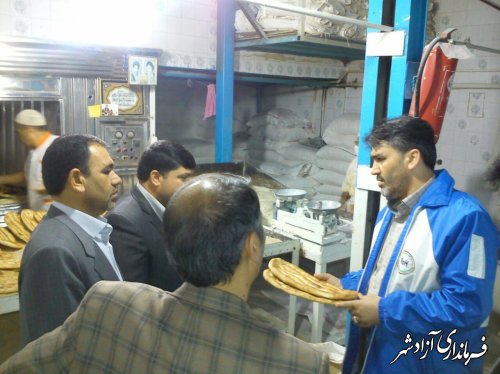 اعضای کمیسیون آرد و نان شهرستان آزادشهر از نانوایی های سطح شهر بازدید کردند .