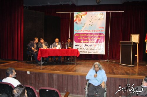 نشست صمیمی فرماندار آزادشهر با جمعی از هنرمندان شهرستان  