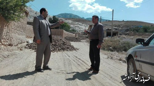 بازدید بخشدار چشمه ساران از زیرسازی جهت اجرای آسفالت در روستای کاشیدار