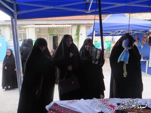 بازدید مدیرکل امور بانوان استان گلستان از نمایشگاه توانمندیهای زوجین آزادشهر