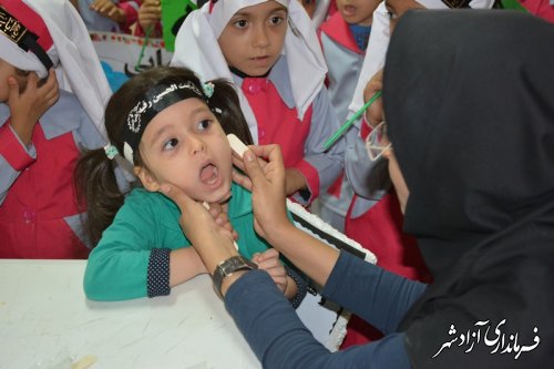 کودکان پیش دبستانی در هفته جهانی کودک توسط بهداشتکاران دهان و دندان مورد معاینه قرار گرفتند.