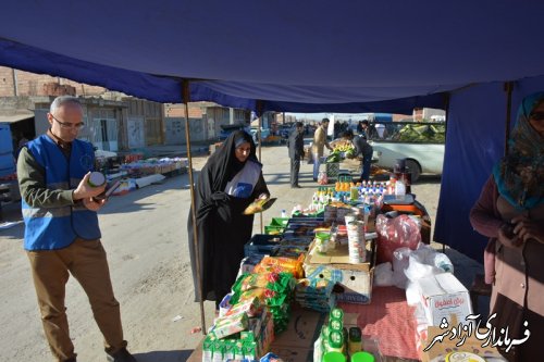 بازدید کارشناسان بهداشت محیط از بازار هفتگی در آزادشهر