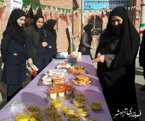 بازارچه غذای سالم در دبیرستان دخترانه شاهد آزادشهر