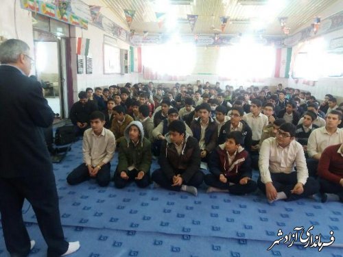 جشن انقلاب در دبیرستان پسرانه نمونه دولتی امام حسین(ع) آزادشهر