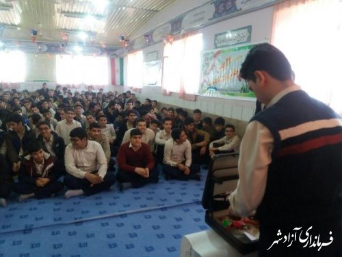 جشن انقلاب در دبیرستان پسرانه نمونه دولتی امام حسین(ع) آزادشهر