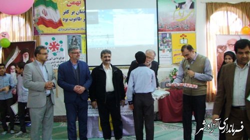نمایشگاه انقلاب در دبیرستان پسرانه شهیداشرفی آزادشهر