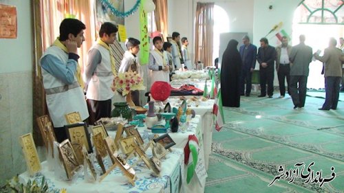 نمایشگاه انقلاب در دبیرستان پسرانه شهیداشرفی آزادشهر