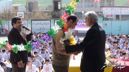 گرامیداشت روز امور تربیتی در دبیرستان اشرفی آزادشهر