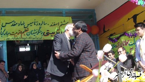 گرامیداشت روز امور تربیتی در دبیرستان اشرفی آزادشهر
