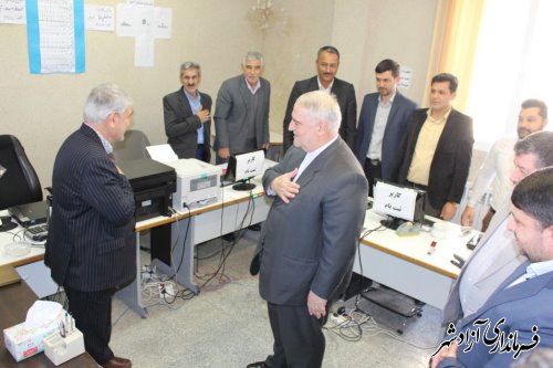 استاندارگلستان از ستاد انتخابات شهرستان آزادشهر در محل فرمانداری بازدید کرد.