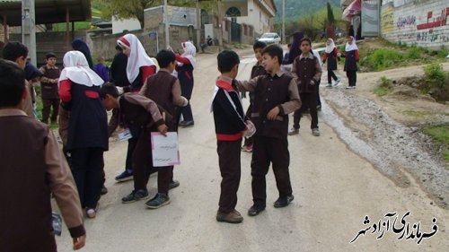 پاکسازی محیط روستا از زباله توسط دانش آموزان مدرسه شهدای روستای کوهمیان