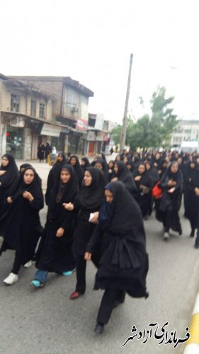 پیاده روی خانوادگی به مناسبت هفته سلامت درشهرستان آزادشهر برگزار گردید