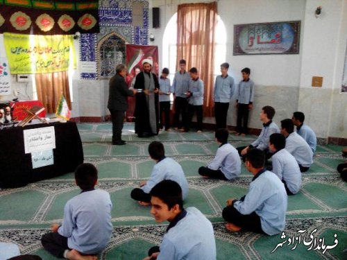 نشست دانش آموزی باموضوع نماز درنمازخانه دبیرستان شهیداشرفی آزادشهر