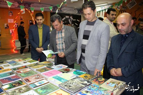 با حضور فرماندار آزادشهر،نمایشگاه انقلاب در دبیرستان پسرانه شاهد آزادشهر افتتاح شد