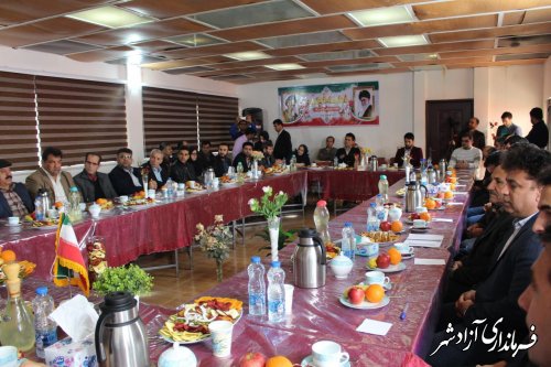 نشست فعالان اقتصادی و صنعتی با فرماندار شهرستان آزادشهر