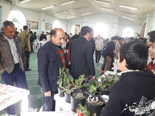 راه اندازی بازارچه کاروفناوری در دبیرستان آیت اله خامنه ای شهرستان آزادشهر