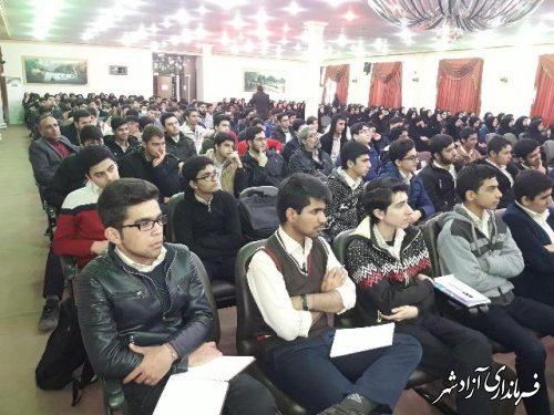 همایش کنکوریهای آزادشهر با شرکت دانش آموزان دختر و پسر پیش دانشگاهی مدارس شهرستان آزادشهر