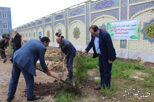 مراسم درختکاری در مدرسه علمیه سفیران هدایت شهرستان آزادشهر