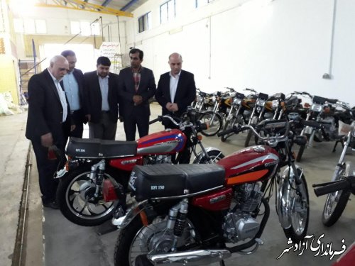 بازدید فرماندار آزادشهر از واحد تولیدی قطعات موتورسیکلت این شهرستان