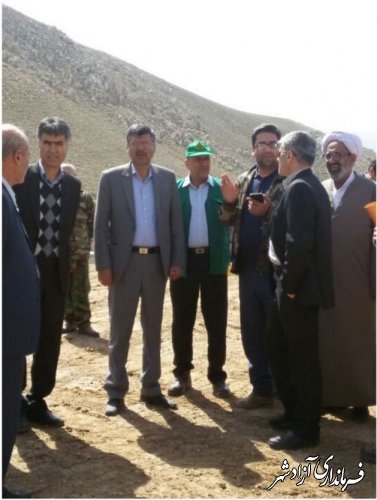 بازدید رییس سازمان جهادکشاورزی استان و هیئت همراه از پروژه کشت در اراضی شیبدار شهرستان آزادشهر