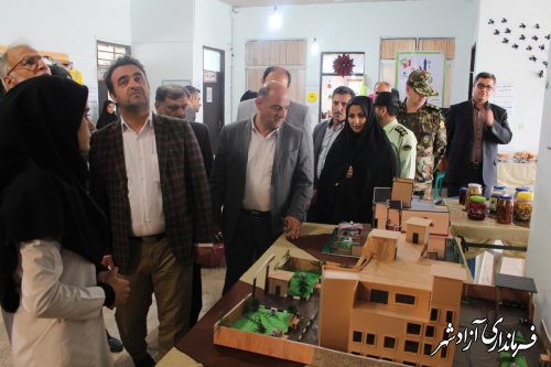 فرماندار آزادشهر از نمایشگاه معرفی هفته مشاغل شهرستان بازدید کرد