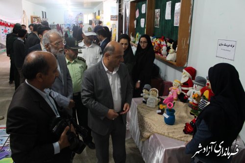 فرماندار آزادشهر از نمایشگاه معرفی هفته مشاغل شهرستان بازدید کرد