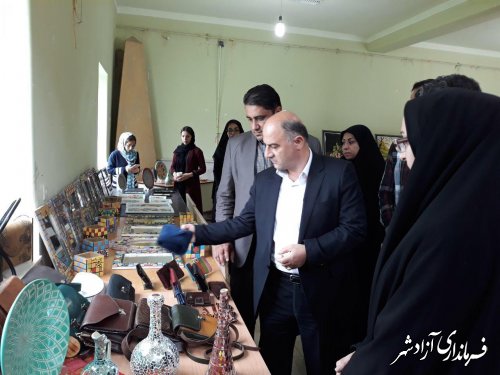 تامین هدیه از صنایع دستی هنرمندان، اولویت ادارات شهرستان آزادشهر باشد