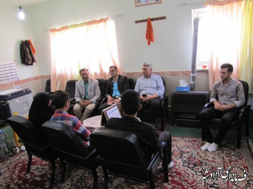 جلسه ستادپشتیبانی سواد باحضور مدیرآموزش و پرورش آزدشهر در روستای نراب
