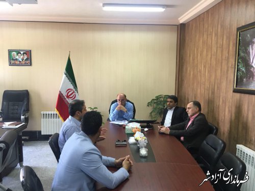 جلسه فرماندار شهرستان آزادشهر با سرمایه گذار بخش خصوصی