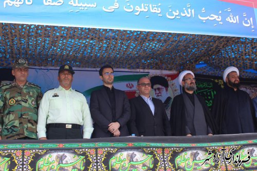 رژه حماسی نیروهای مسلح در شهرستان آزادشهر برگزار شد