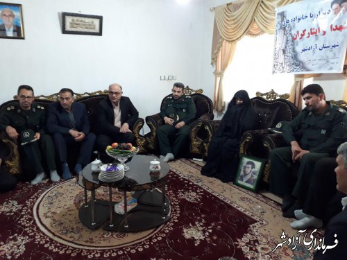 دیدار فرماندار شهرستان آزادشهر با خانواده شهیدان منصور رجنی و حسن احمدی نژاد