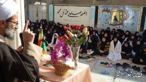  نشست دانش آموزی با موضوع نماز در دبیرستان سروش شهرستان آزادشهر