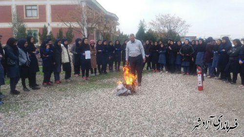 مانور ایمنی در برابر زلزله در دبیرستان معراج النبی روستای قزلجه آزادشهر