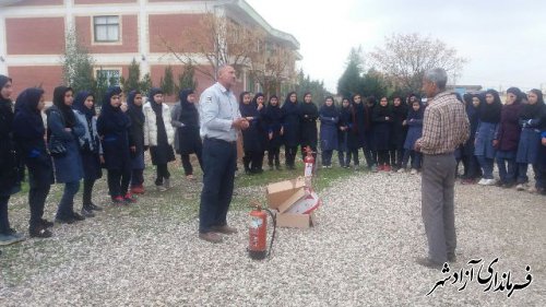 مانور ایمنی در برابر زلزله در دبیرستان معراج النبی روستای قزلجه آزادشهر