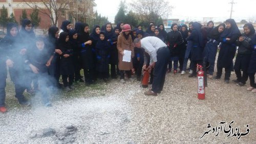 مانور ایمنی در برابر زلزله در دبیرستان معراج النبی روستای قزلجه آزادشهر