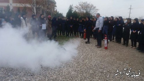 مانور ایمنی در برابر زلزله در دبیرستان معراج النبی روستای قزلجه آزادشهر