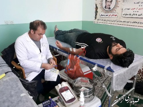 اهدای خون فرهنگیان وشهروندان آزادشهری 