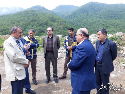 بازدید جمعی از مدیران استان از محورهای مواصلاتی آسیب دیده از سیلاب اخیر در شهرستان آزادشهر