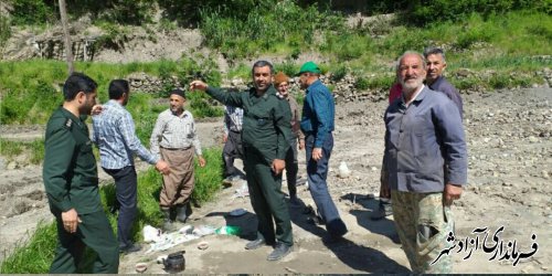 بازدید مدیر جهادکشاورزی و فرمانده سپاه شهرستان از روند مرمت بندهای انحرافی نقاط حادثه‌دیده از سیل بخش چشمه‌ساران