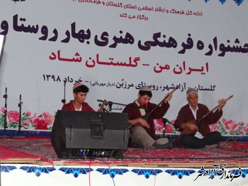 پایان جشنواره فرهنگی هنری بهار روستا و عشایر در روستا مرزبن
