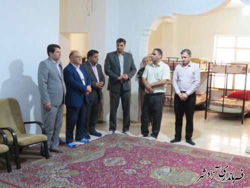بازدید فرماندار و مدیرکل بهزیستی استان از کمپ های ترک اعتیاد در شهرستان آزادشهر