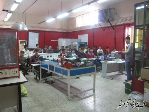بیش از 100 نفرکارآموز از آموزشهای مرحله اول طرح اوقات فراغت مرکز فنی وحرفه ای آزادشهر بهره مند شدند .